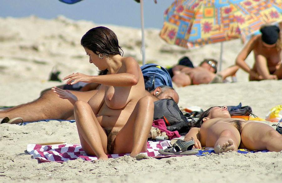 15P Russian nudists expose themselves at a public beach