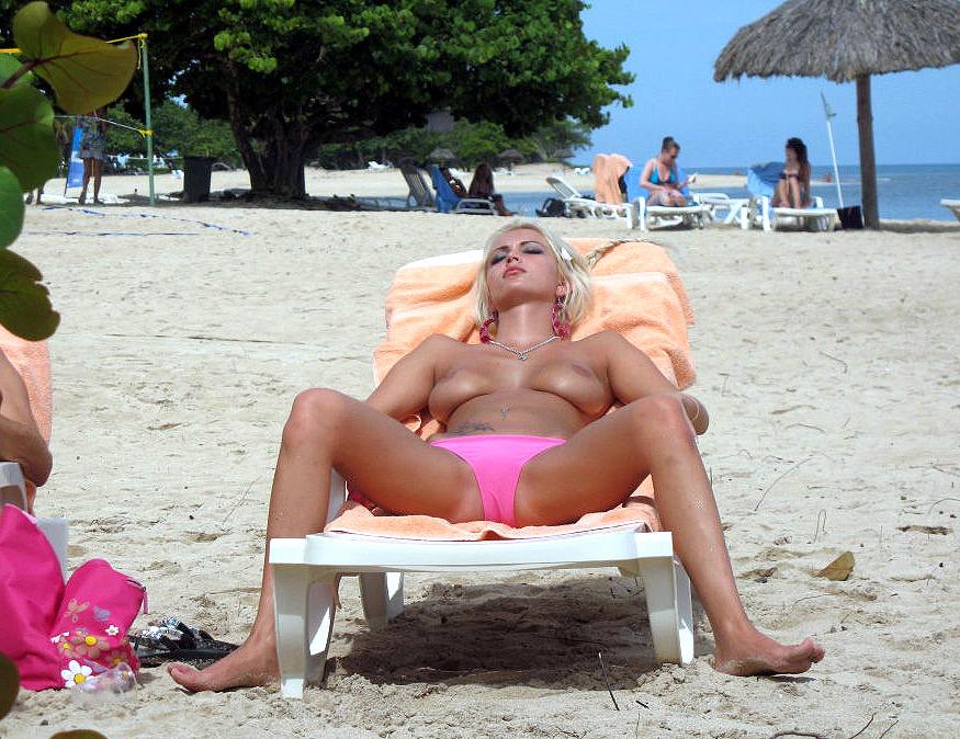 15P Bigtitted nudist babe lights up at the beach