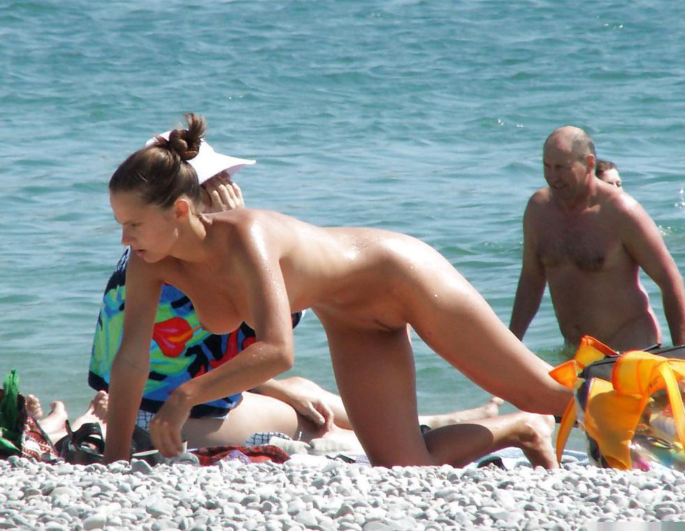 15P Lovely teens bare their bodies at a nudist beach