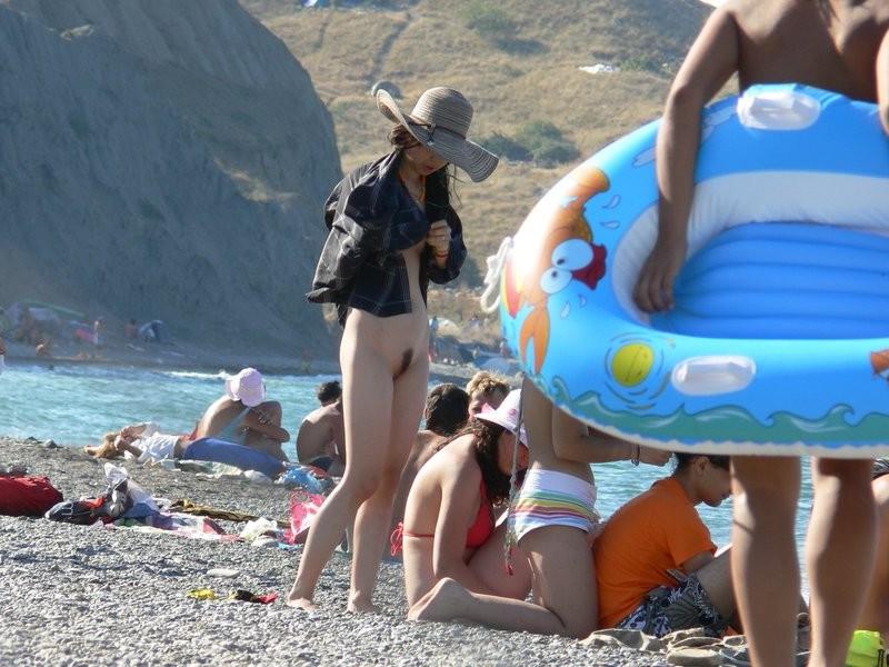 15P A pair of nudist teen friends steam up the beach