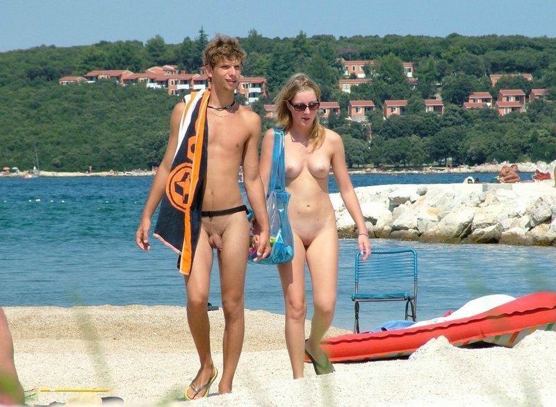15P Public beach just got hotter with a busty nudist