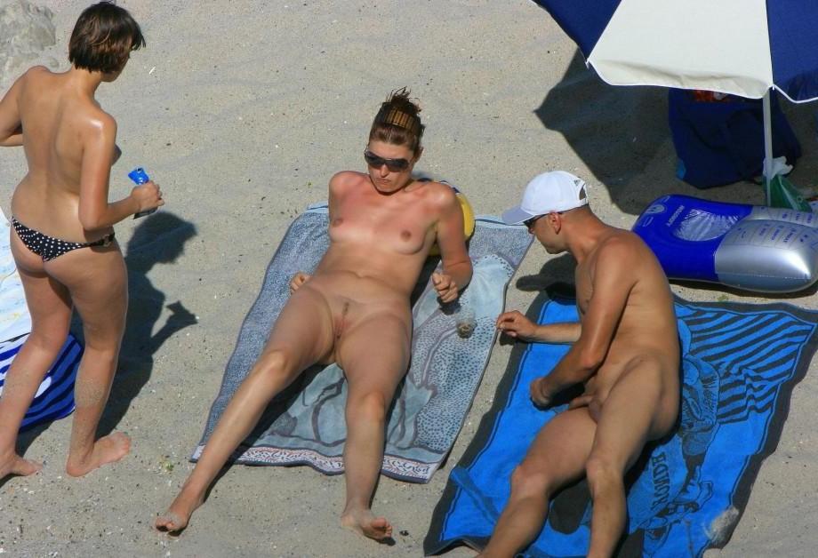 15P Public beach just got hotter with a busty nudist