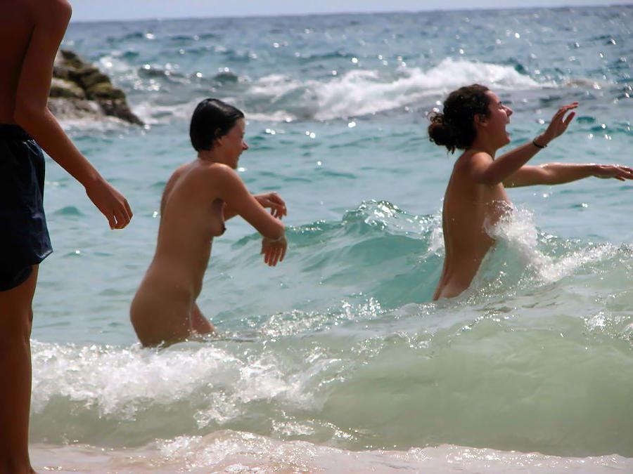 15P Sexy hottie with big boobs naked at a nudist beach