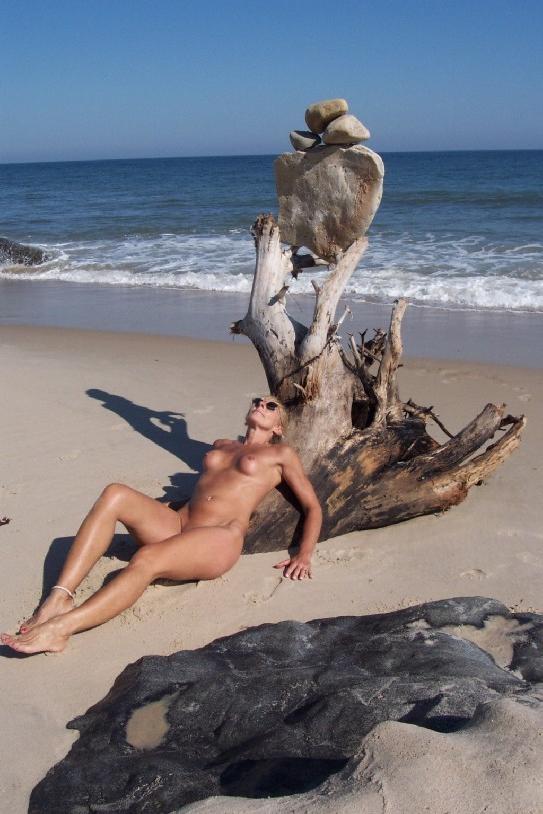 15P Nudist beach brings the best out of two hot teens