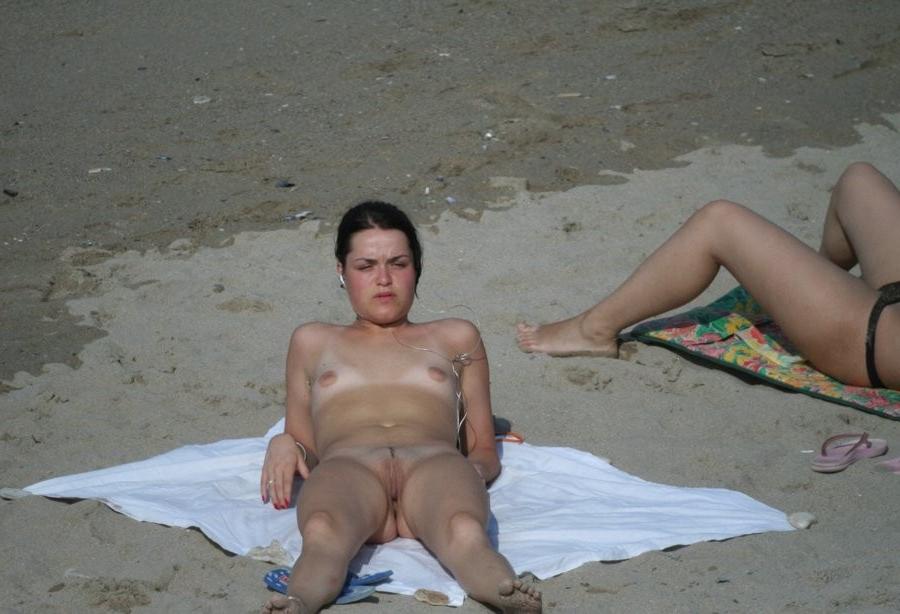 15P Nudist beach brings the best out of two hot girls
