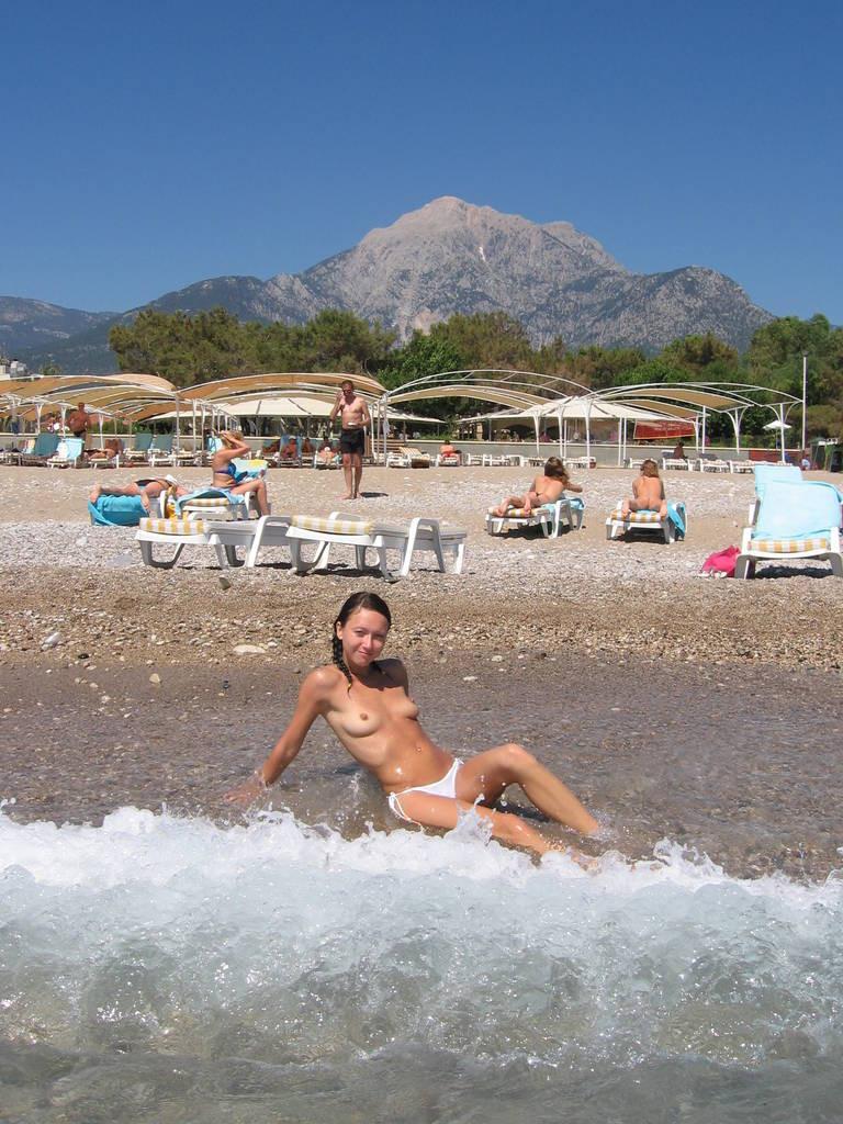 15P A pair of nudist teen friends steam up the beach