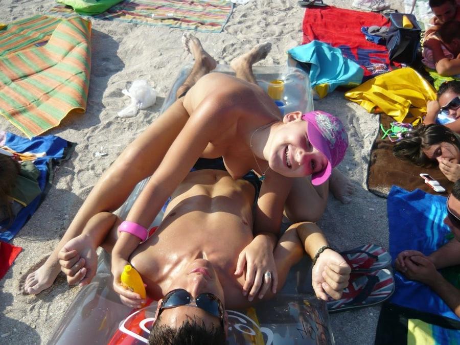 15P A pair of nudist teen friends steam up the beach