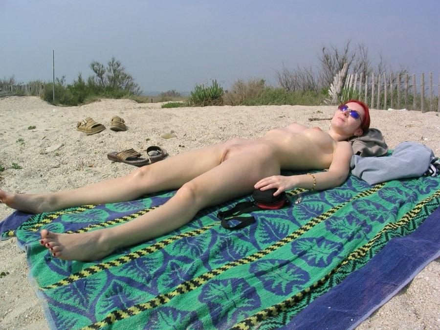 15P Blonde milf has some fun being nude on a public beach