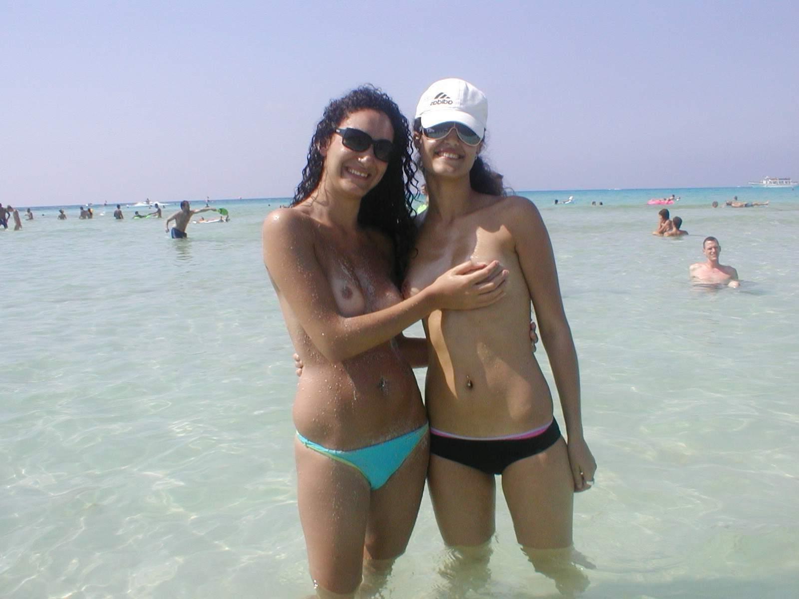 15P Hottie loves to expose her body at the nude beach