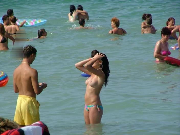 15P Nudist beach brings the best out of two hot teens