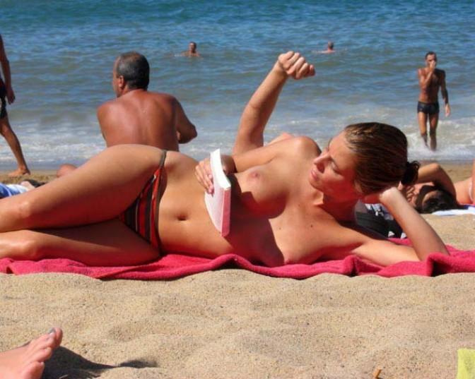 15P Nudist beach shows off two gorgeous naked teens