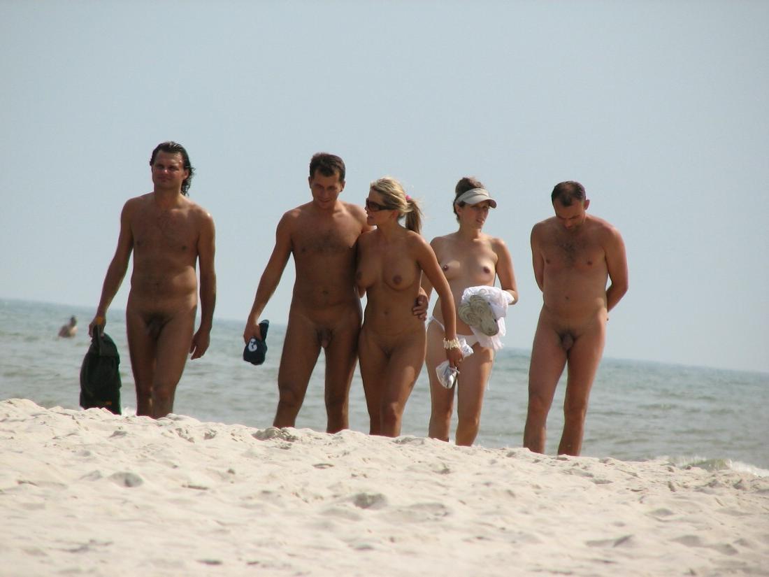 15P Two nudist friends get an even tan at the beach
