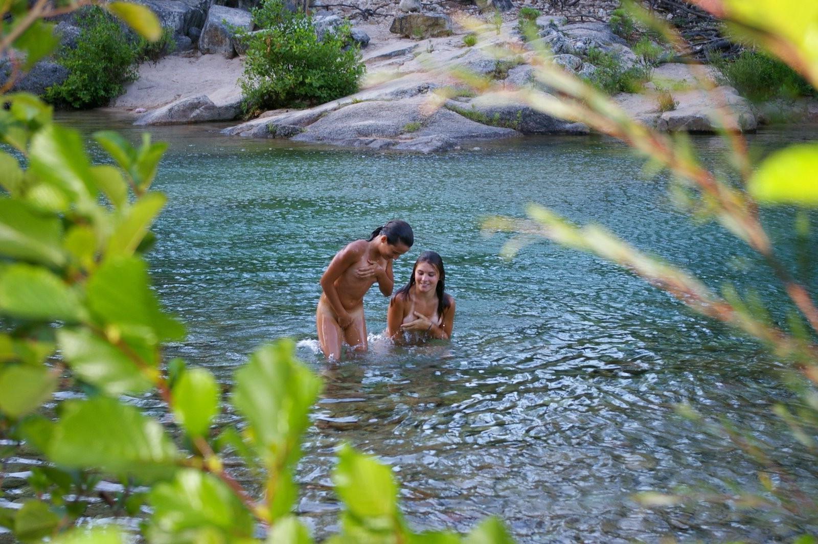 15P Teen nudists expose themselves at a public beach