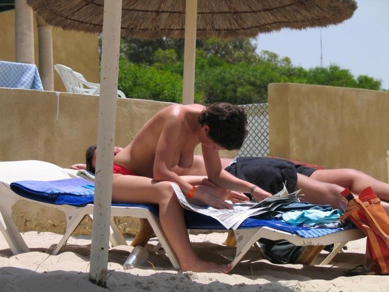 15P Nudist beach shows off two gorgeous naked teens