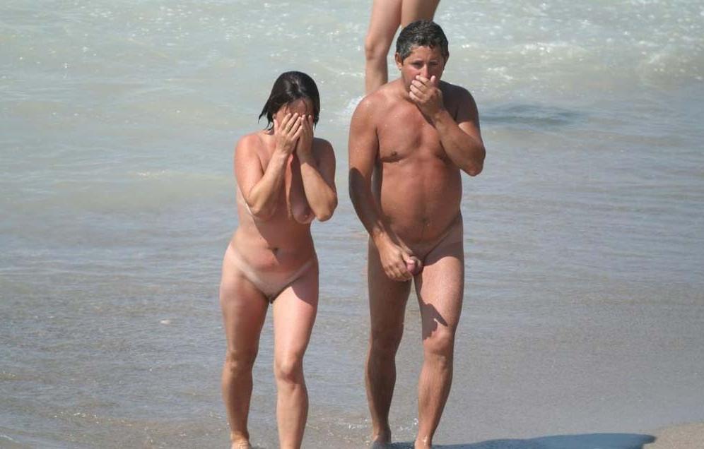 15P Nudist teen not shy about posing nude at the beach