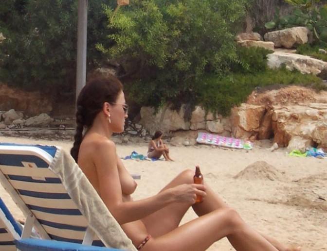 15P Hottie loves to expose her body at the nude beach