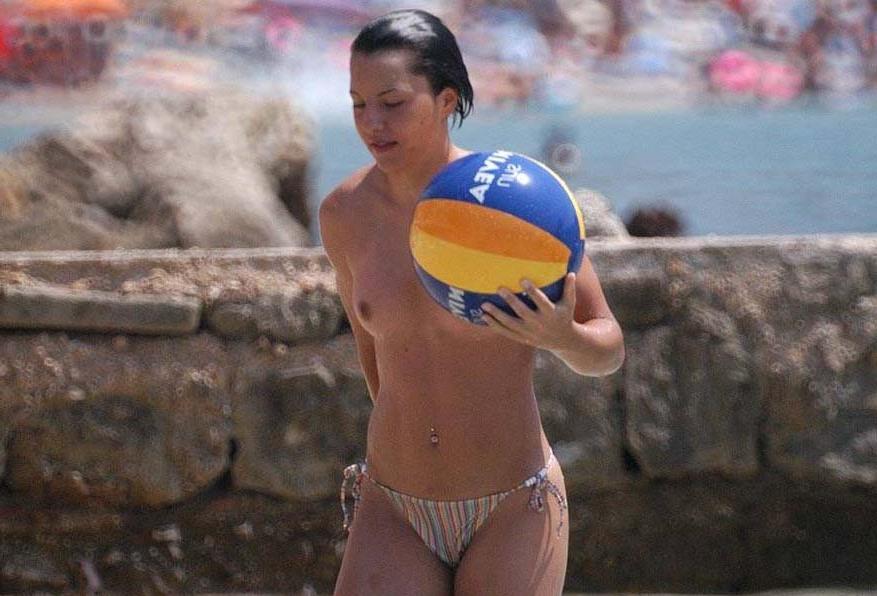 15P Steaming hot nudists naked at a public beach