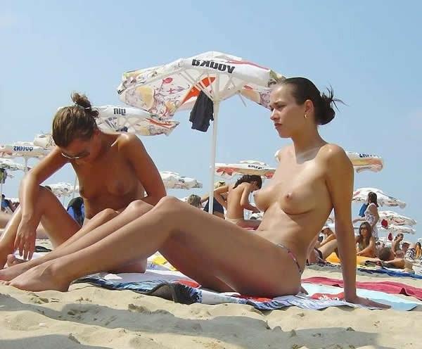 15P She's not shy about exposing herself at the beach