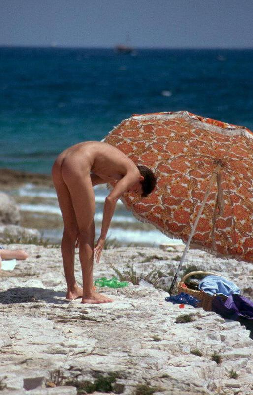 15P Teen nudists get naked and heat up a public beach