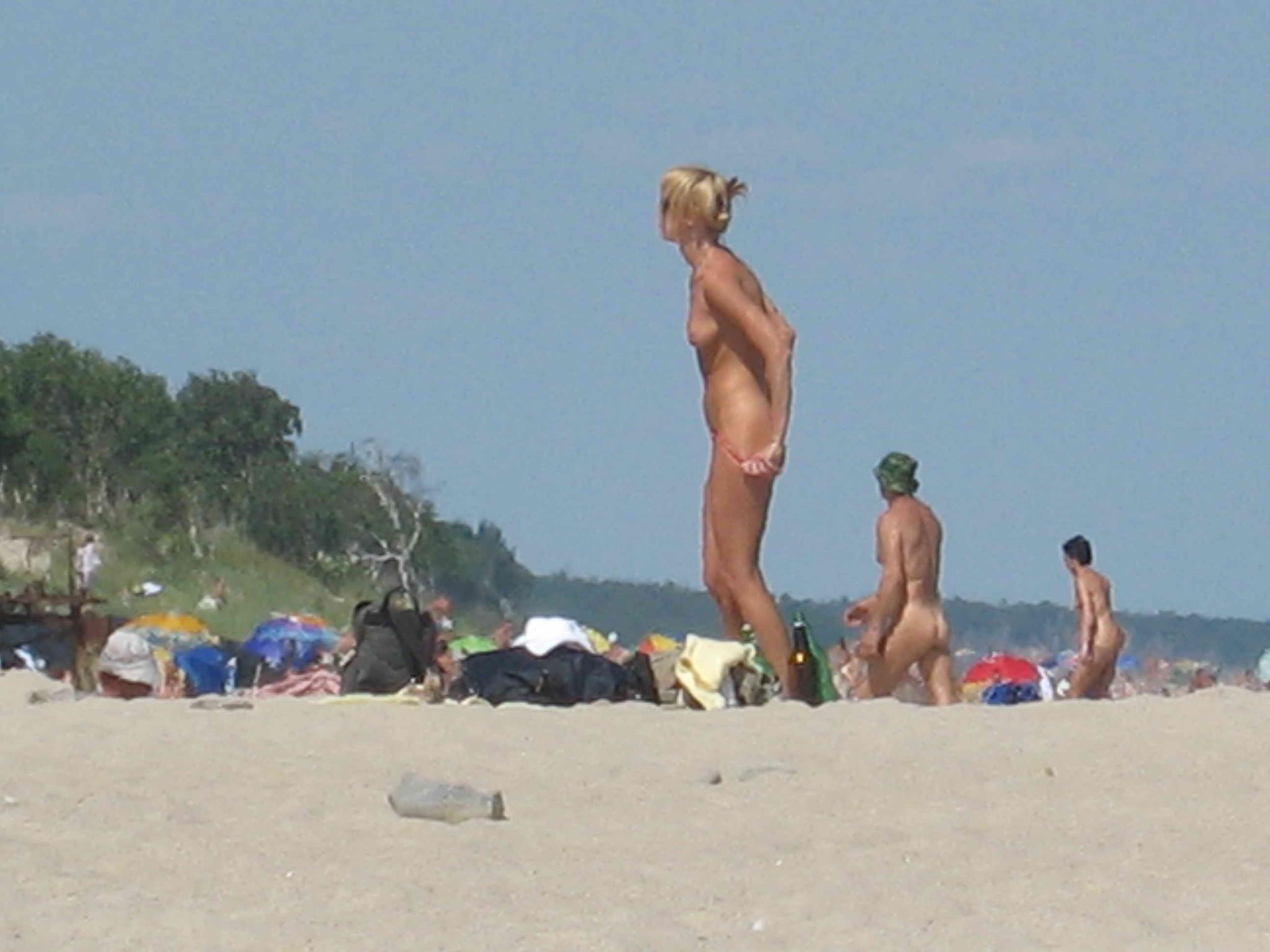 15P Teen nudists get naked and heat up a public beach