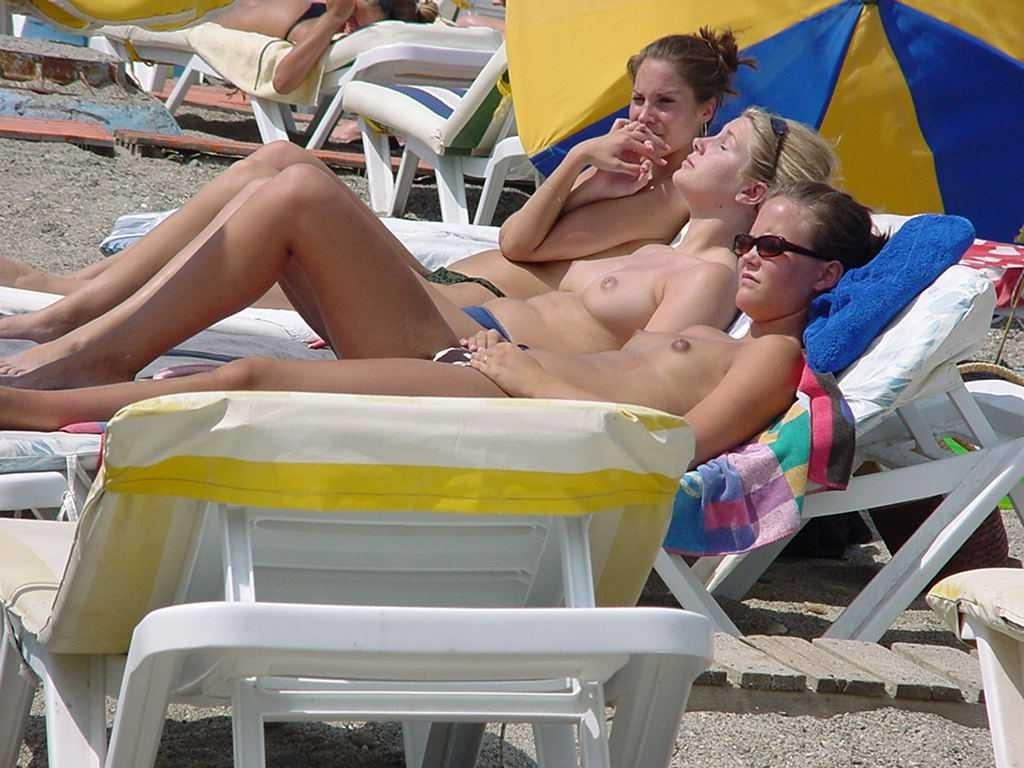 15P Nudist teen not shy about posing nude at the beach