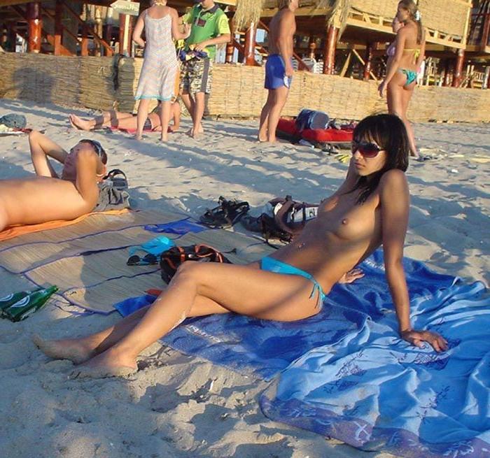 15P Barely legal young nudist lays naked at the beach