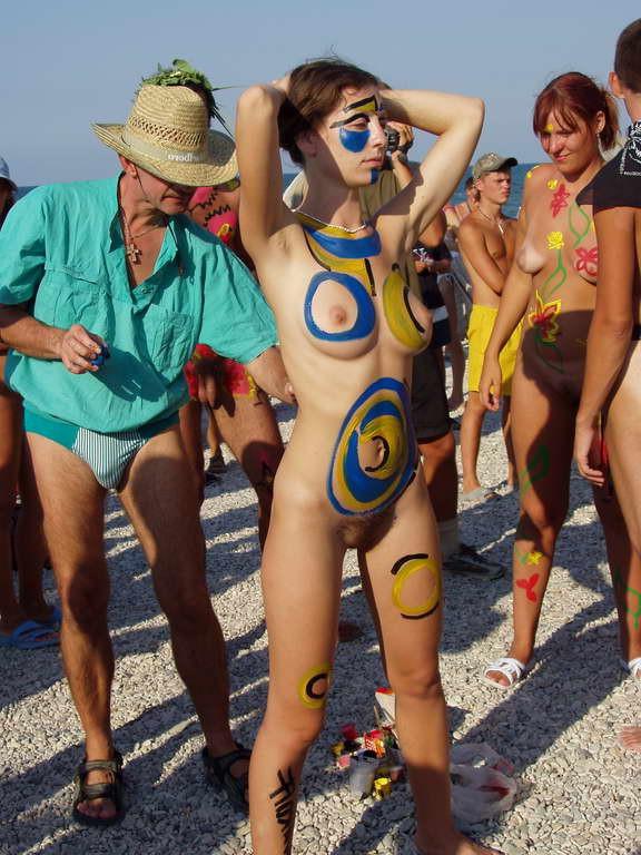 15P Public beach just got hotter with a busty nudist