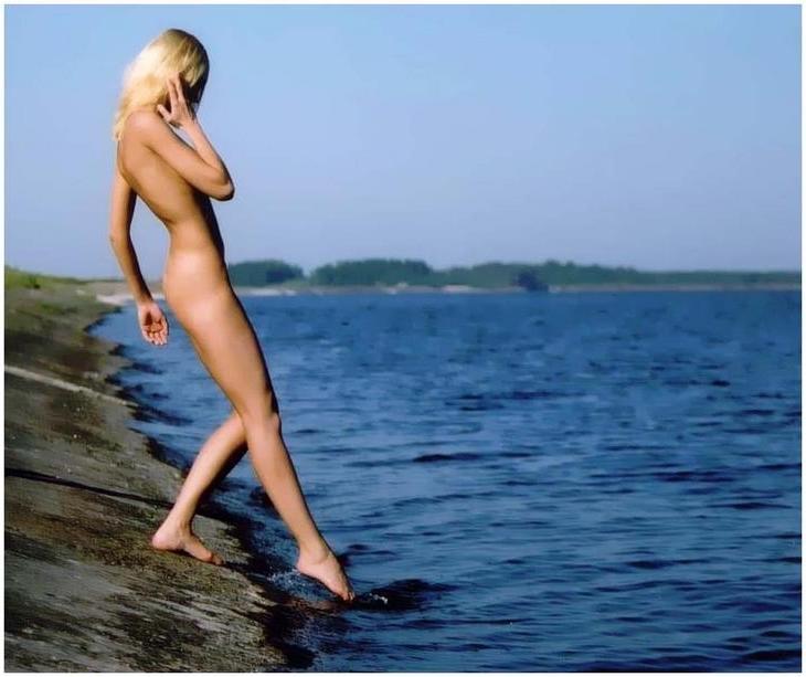 15P Busty chick shows her naked body at the nude beach