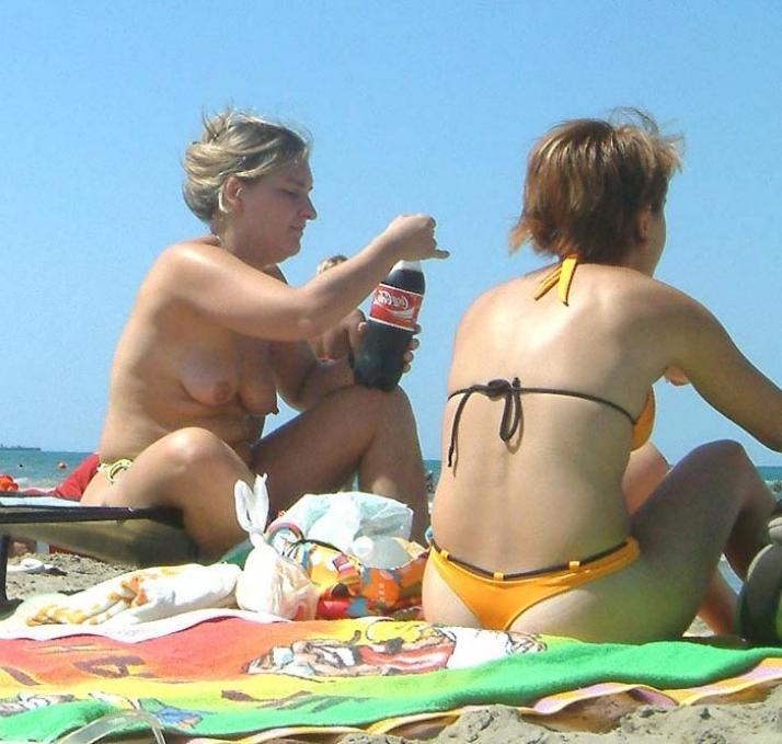 15P Pin up teen shows off her body at the nude beach