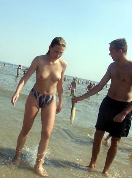 15P Pin up teen shows off her body at the nude beach