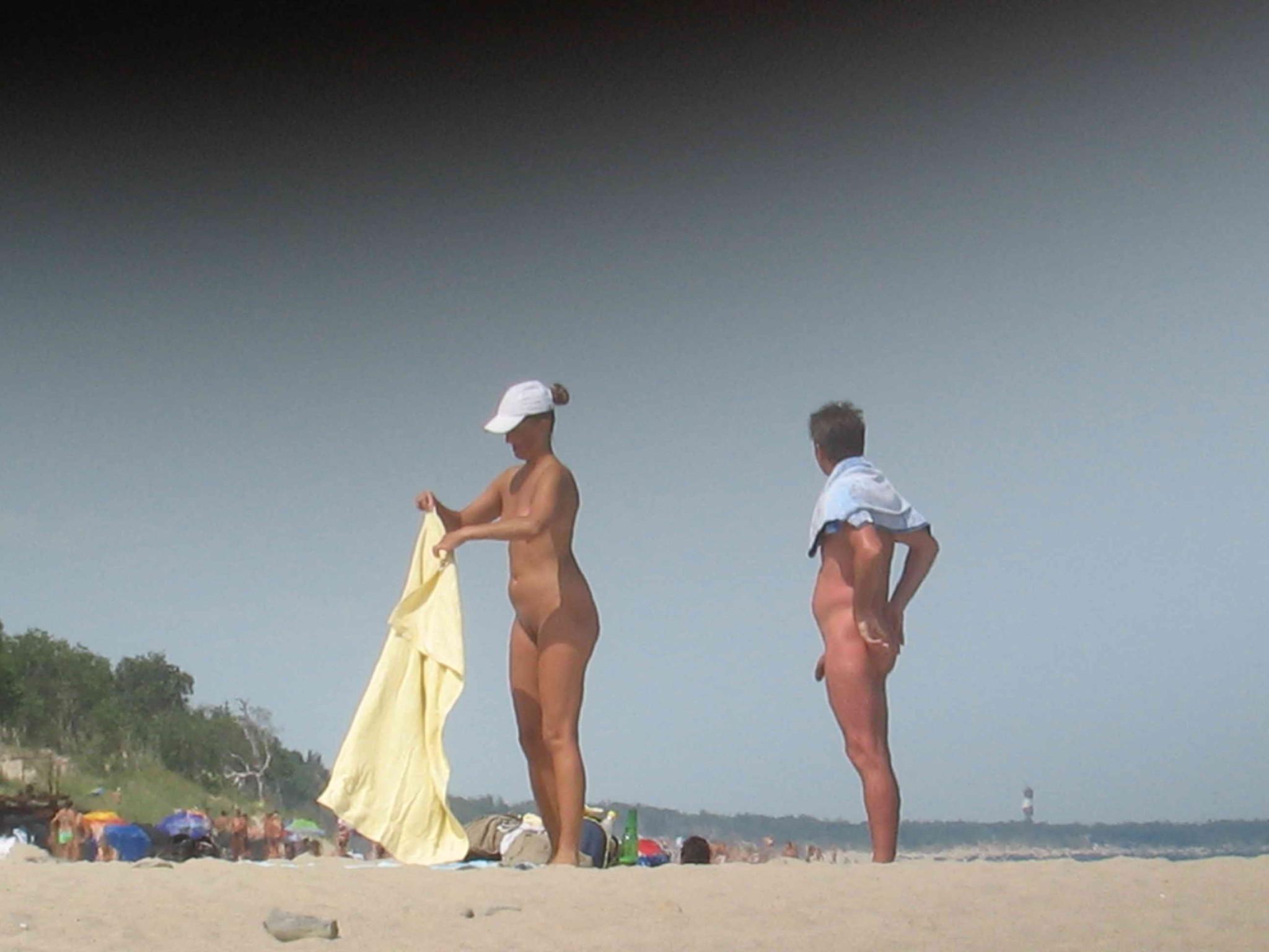 15P Nudist beach shows off two gorgeous naked teens