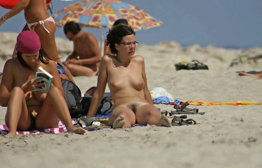 15P Nudist beach shows off two gorgeous naked teens