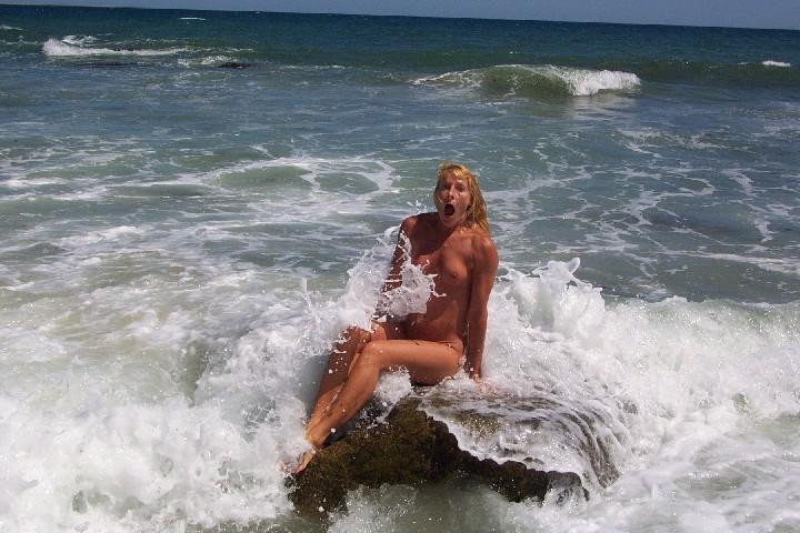 15P Nudist beach shows off two gorgeous naked teens