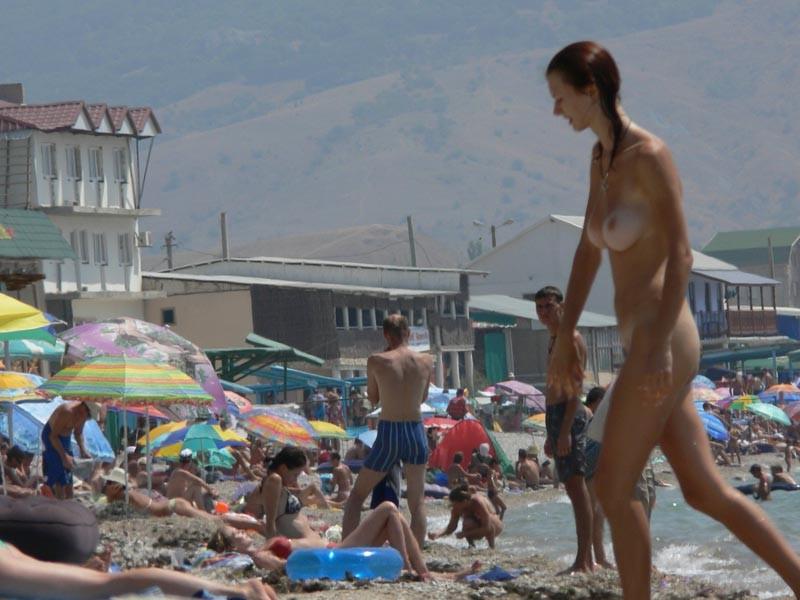 15P Teen nudists expose themselves at a public beach