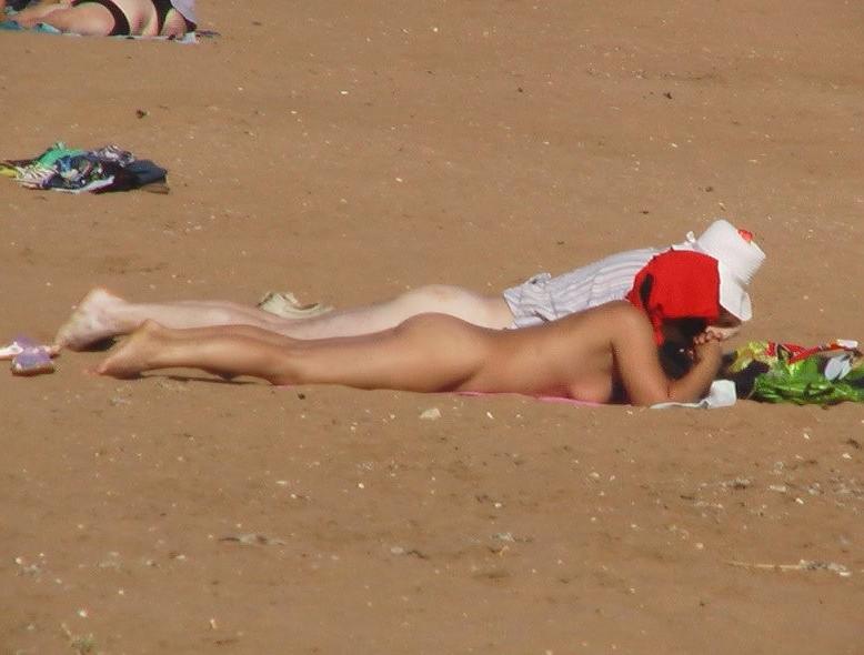 15P At the nudist beach teen girls play around naked