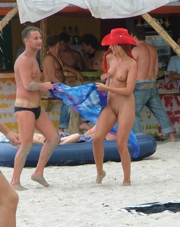 15P Busty milf not shy about posing nude at the beach