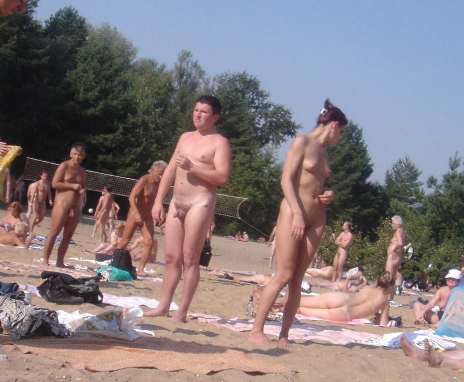 15P Hottie loves to expose her body at the nude beach