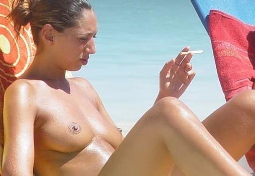 15P Hottie loves to expose her body at the nude beach