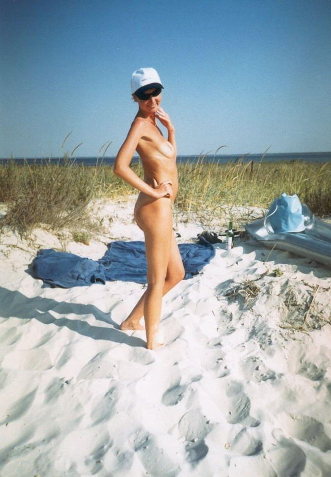15P Blonde amazes the nude beach with her sexy body