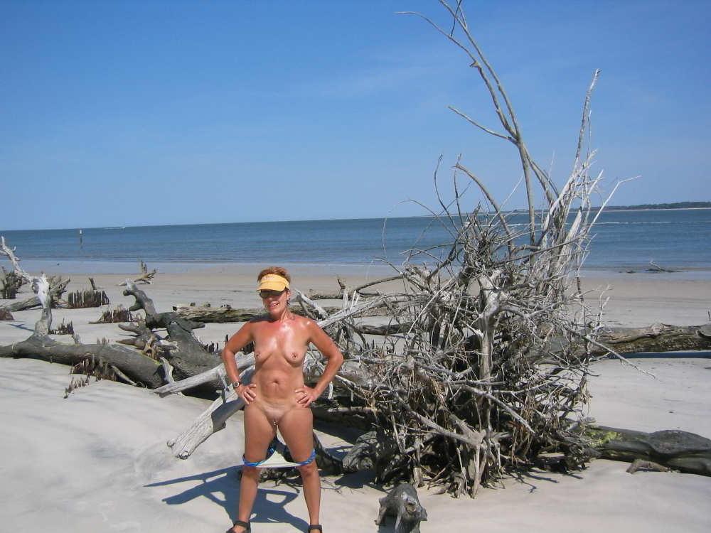 15P Blonde amazes the nude beach with her sexy body