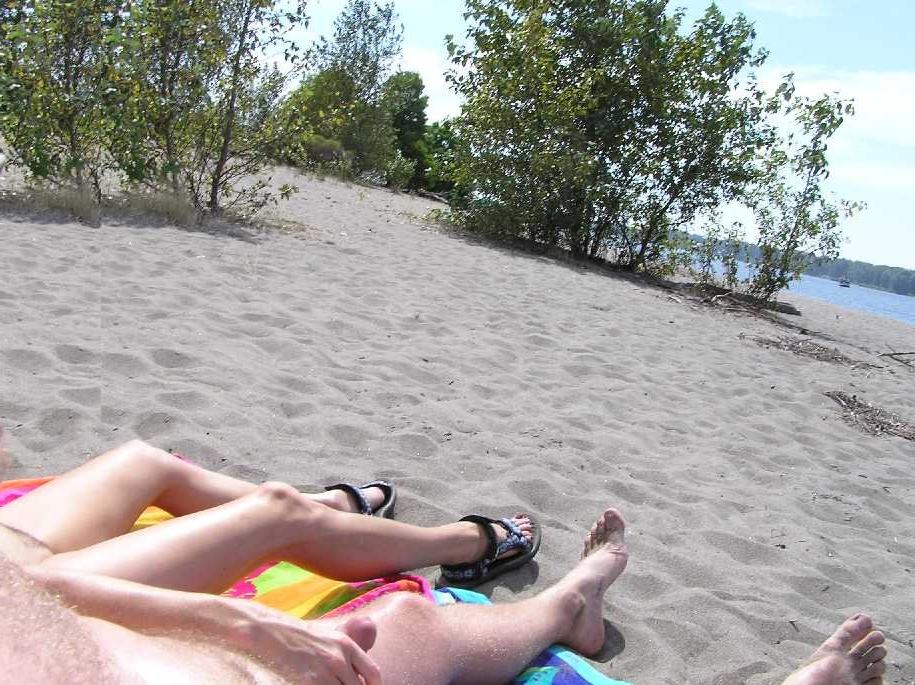 15P Teen nudists expose themselves at a public beach
