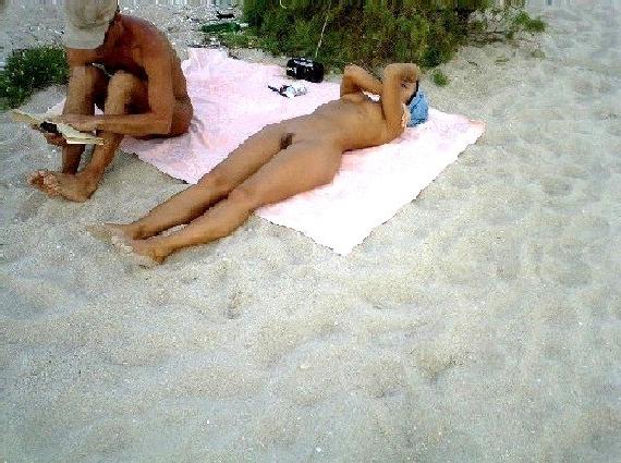 15P Hottie loves to expose her body at the nude beach