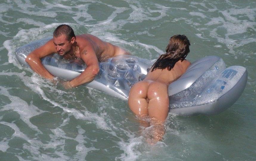15P Two nudist friends get an even tan at the beach