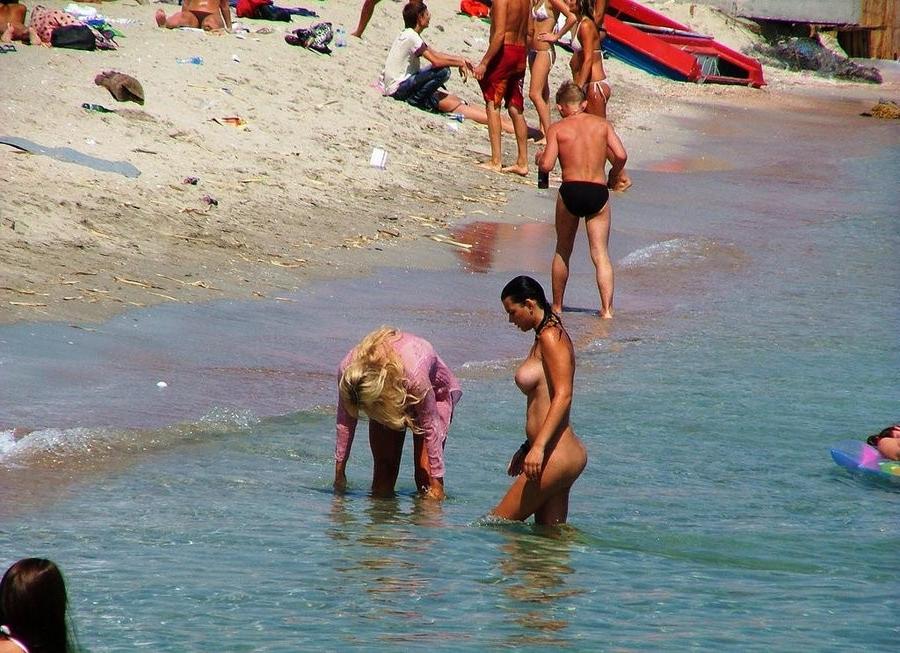 15P A pair of nudist teen friends steam up the beach