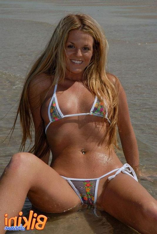 15P Babe in a tiny thong bikini at the beach