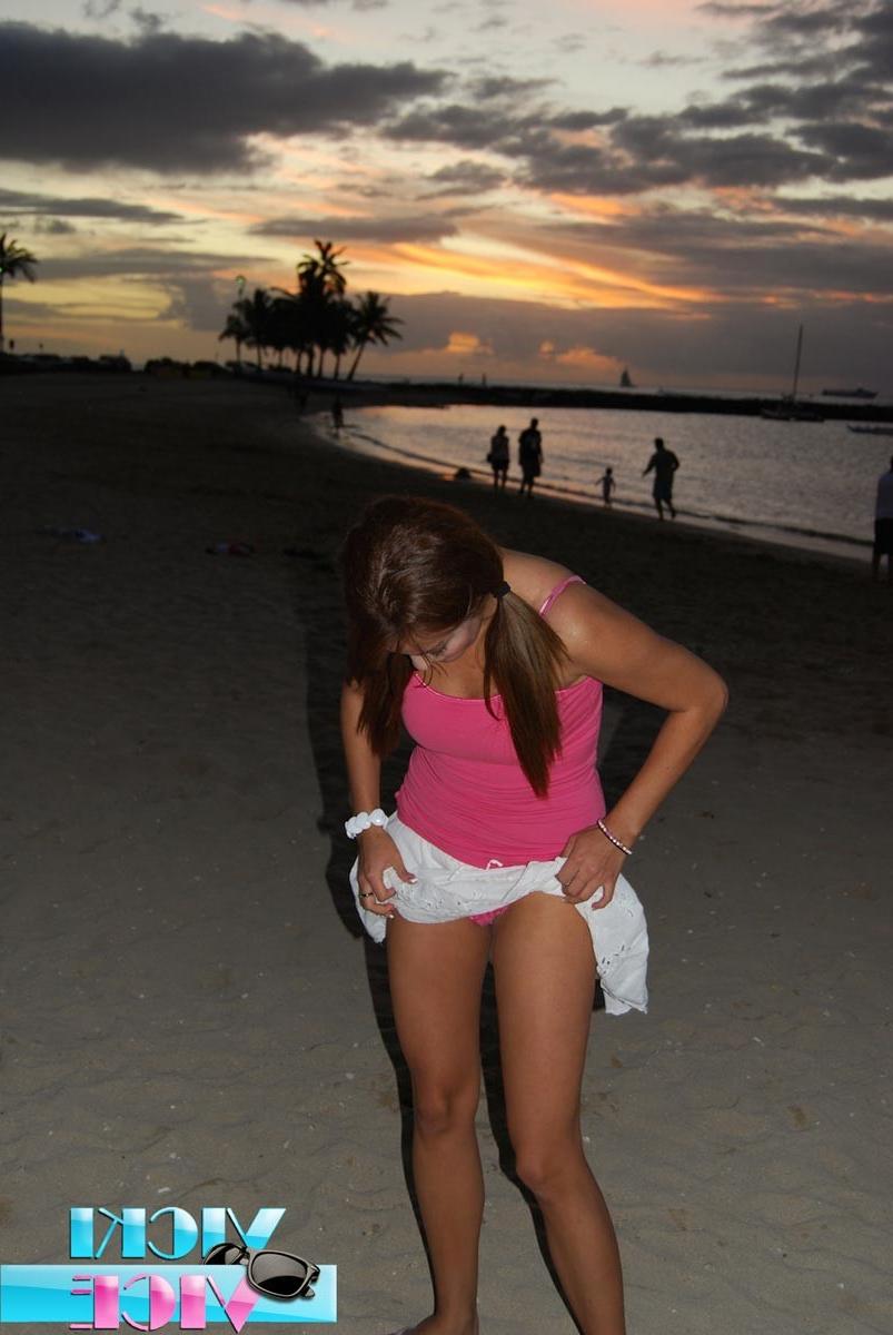16P Candid vacation pics of teen flashing on beach
