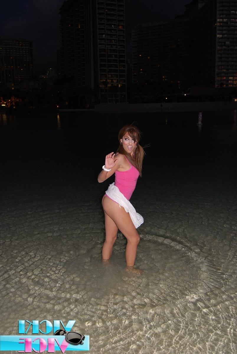 16P Candid vacation pics of teen flashing on beach