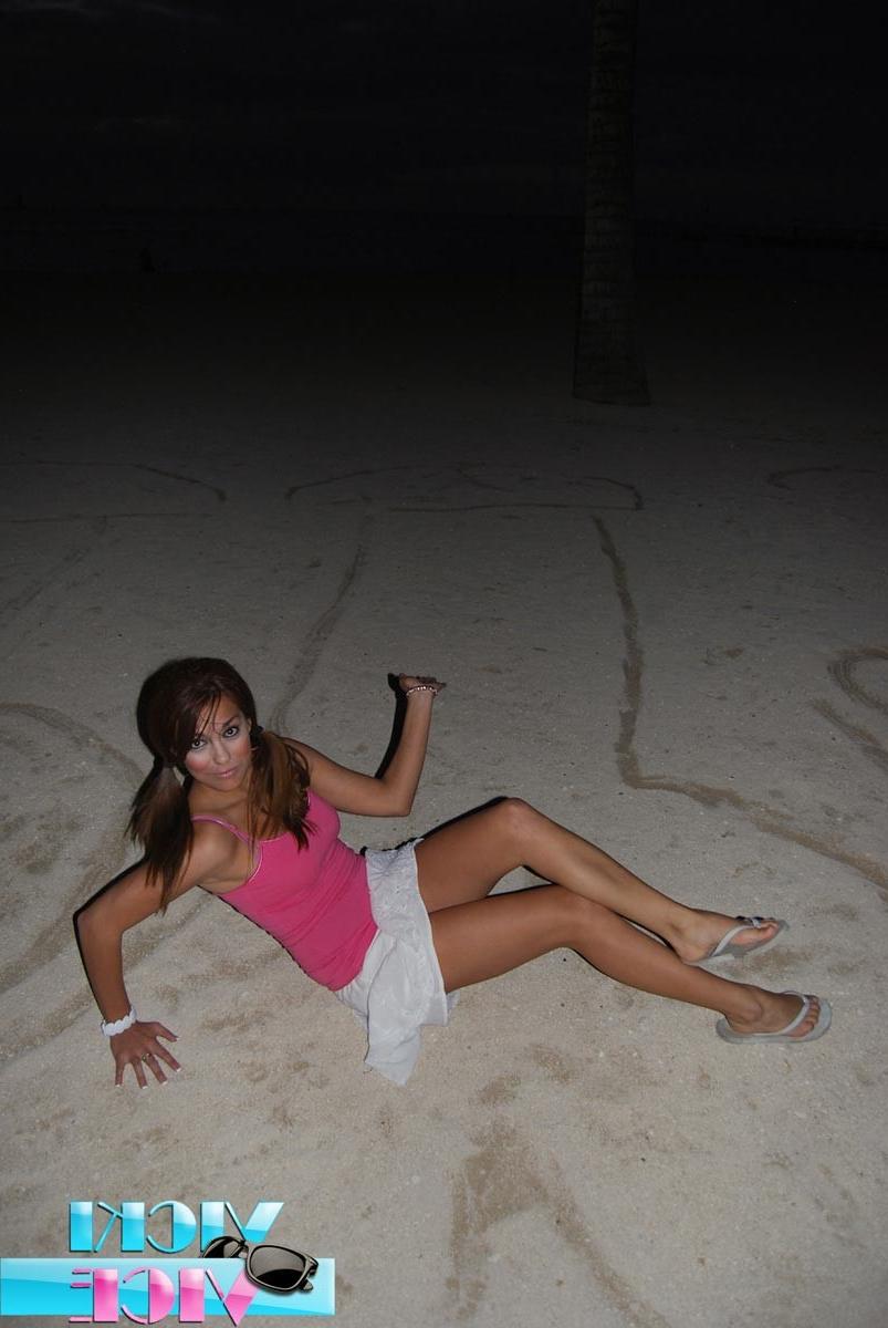 16P Candid vacation pics of teen flashing on beach