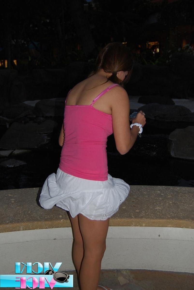 16P Candid vacation pics of teen flashing on beach