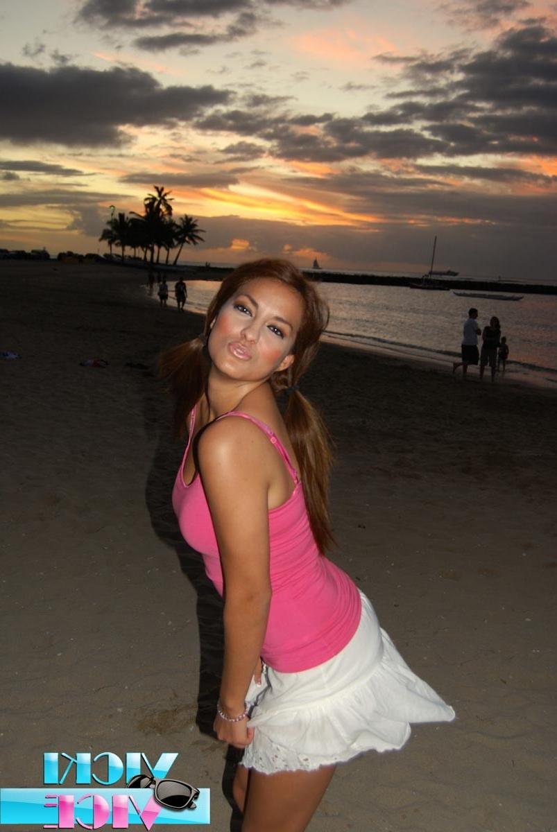 16P Candid vacation pics of teen flashing on beach